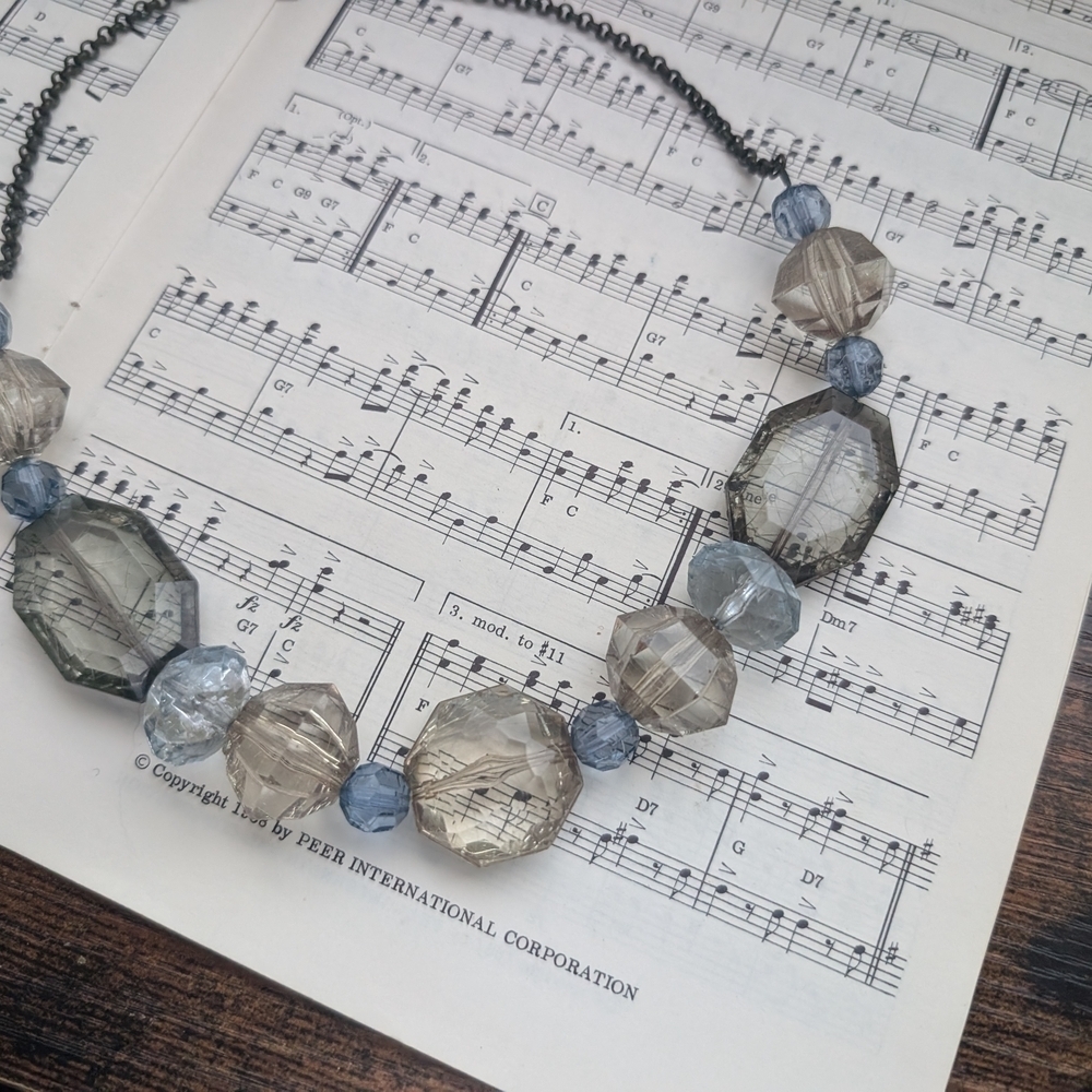 Vintage-Inspired Beaded Necklace - Picture 8 of 8
